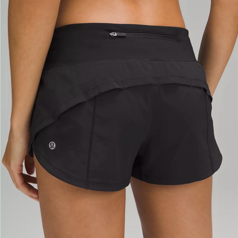 Lululemon Women’s Speed Up Low-Rise Lined Short 2.5" in Black Size 2